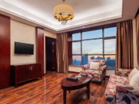 Howard Johnson Park Plaza Hotel (Jingshan Railway Station Inn) Hotels in Jingshan