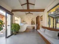 Shangri La Shanye Old Residence Homestay