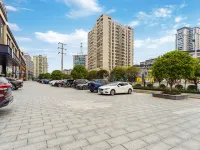 Lavande Hotel (Longhui High-speed Railway Station) - parking