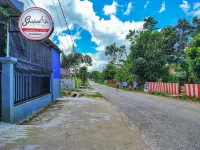 Shekinah Homestay & Cafe Waikabubak Mitra RedDoorz  호텔