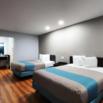 Motel 6 Webster, TX - Houston - NASA Lake