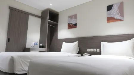 LUN Hotel Manado Отели рядом с достопримечательностью «Mercusuar Kota Manado»