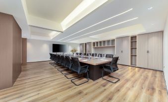 Wolian Huayin Hotel in Xinduqiao