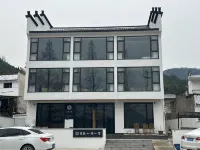 Floral Hotel·Yihu Yishu Hotel(Taiping Lake Scenic Area) Hotel in zona Taipinghu Bailuzhou Tourism Area