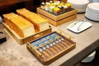 H·CRYSTAL Hotel - breakfast