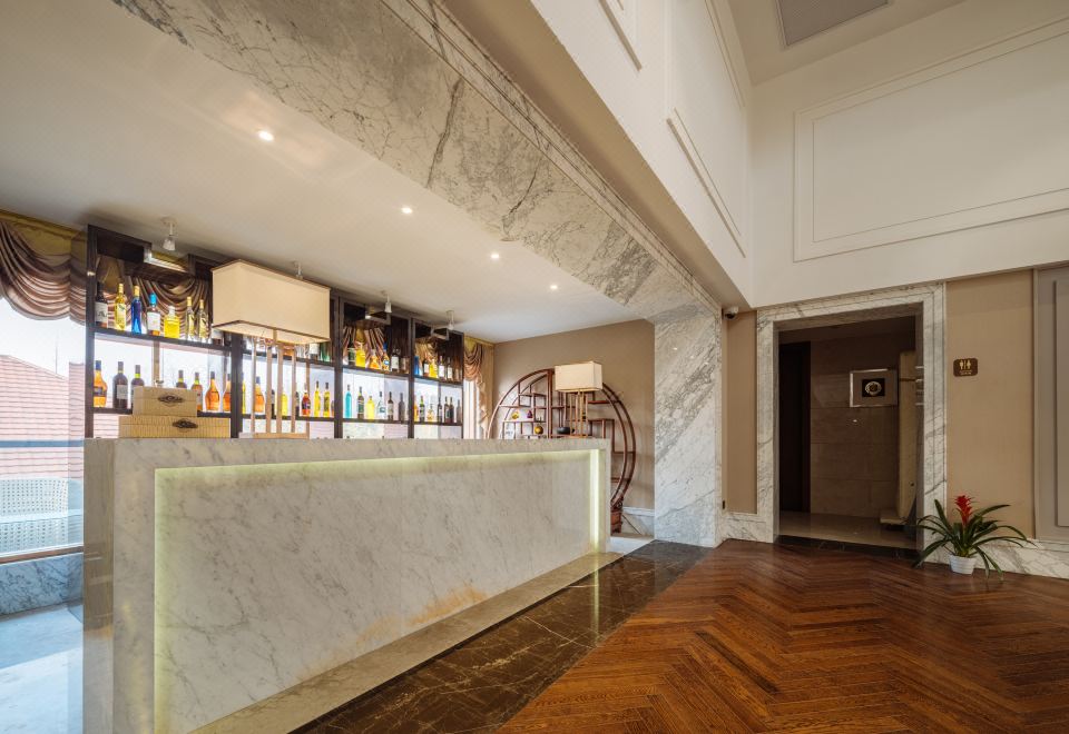 3. 플로럴 룩스 호..