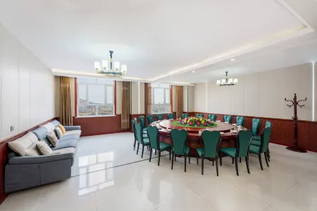 Aksu Nguyen Hotel Отели рядом с достопримечательностью «Aksu Old Street»