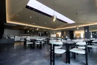 Rosewood Hotel (Zhoukou Yulin Smart Center Vocational and Technical College)