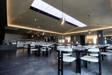 Rosewood Hotel (Zhoukou Yulin Smart Center Vocational and Technical College)