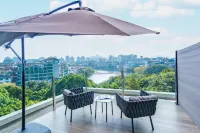 LiCLOUDS HOTEL (Guilin Two Rivers and Four Lakes Xiangshan Park) Hotels near Zizhou Island
