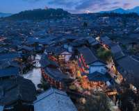Lijiang Old Town Fog Gallery · Misty Streamside Rain Corridor Panoramic View home (Mufu Branch)