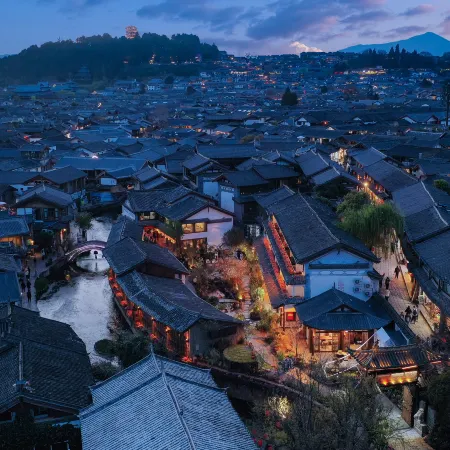 Lijiang Old Town Fog Gallery · Misty Streamside Rain Corridor Panoramic View home (Mufu Branch)