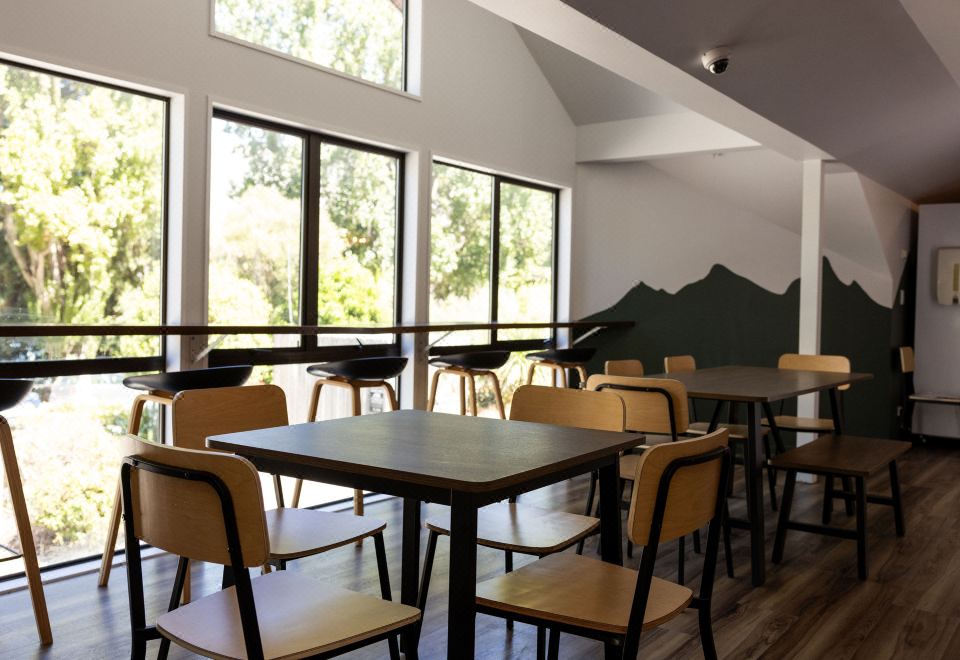 YHA 퀸스타운 레이크프론트 호수 전망