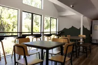 Haka House Queenstown Lakefront Hotels in Closeburn