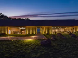 Weizhou Island Reef Hotel