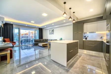 Courtyard Long Beach Holiday Resort Отели в г. Agios Georgios