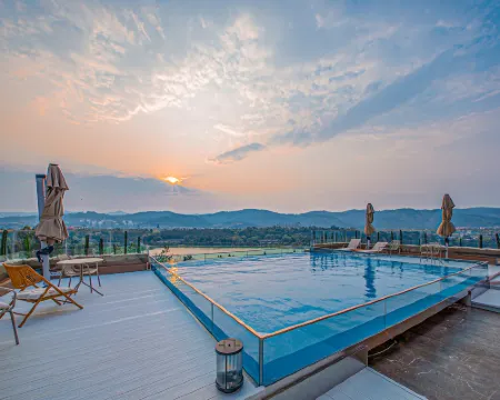 Mile Huquan Shuixiang Haofeng Wyndham Hot Spring Hotel Hotels in Mile