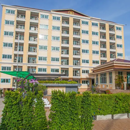 Royal Grand Pattaya Отели рядом с достопримечательностью «Ват Суттхават»