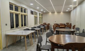 Langmusi Dingding Hotel