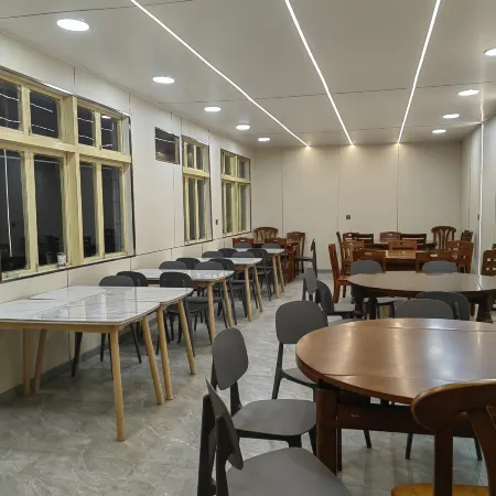 Langmusi Dingding Hotel