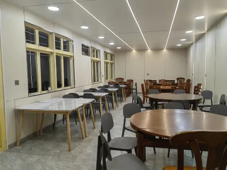 Langmusi Dingding Hotel Отели в г. Луцюй