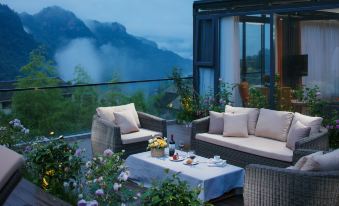 Floral Lux Hotel· Aliya Peak Hotel (Zhangjiajie Forest Park Store)