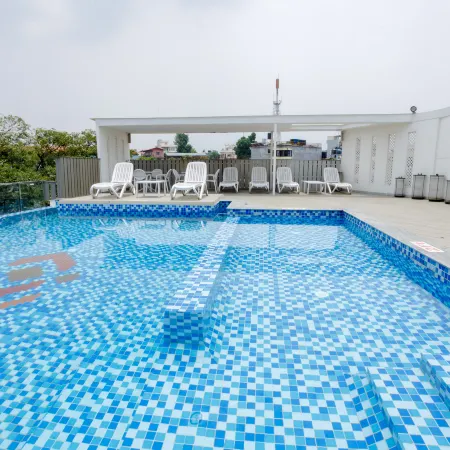 Square Hotel