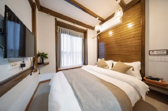 Shile Minsu (Zhangjiajie Tianmenshan Cableway Branch)