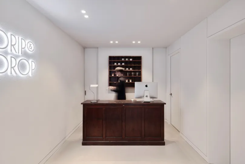 โฮเทล ดริปแอนด์ดรอป, มยองดง