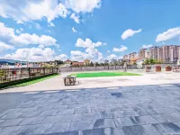 品頤假日酒店（利川火車站店） 鄰近利川市恩健體育投資開發有限公司游泳館的酒店