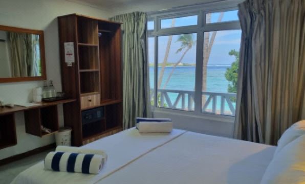 Batuta Maldives Surf View