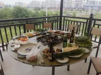 Qiaojiaolou Homestay (China Mohe Food Street)
