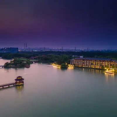 Holiday Inn KUNSHAN HUAQIAO by IHG Отели рядом с достопримечательностью «Северный вокзал Аньтин»