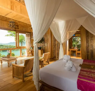 ห้องสวีทริมสระน้ำทะเล วิวทะเล