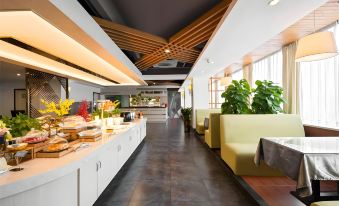 Xingcheng Hotel (Youyi Nanhai City Binlian Night Market)