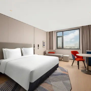 Holiday Inn Express ZHENGZHOU NONGYE ROAD by IHG Отели рядом с достопримечательностью «Хэнаньский экзаменационный центр для экзаменов гражданской службы, образовательный центр Huatu»