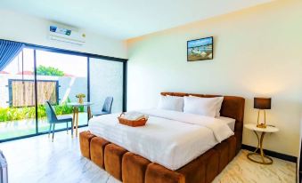 R Resident Resort