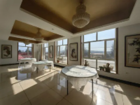 Oriental Holiday Inn Snow Town