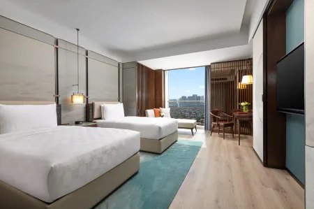 HUALUXE Haining by IHG Отели рядом с достопримечательностью «Former residence of Zhimo Xu»