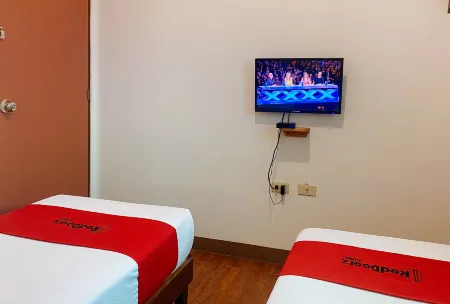 RedDoorz Plus @ Balai Sofia Bed & Breakfast Batangas