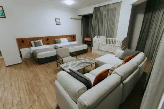 Hotel Old Town Отели рядом с достопримечательностью «Али и Нино, Скульптура»