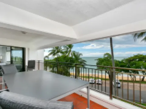 Roydon Beachfront Apartments Hotels in Trinity Beach