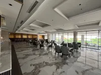 Hotel Grand Travello Bekasi Hotel di Bekasi Barat
