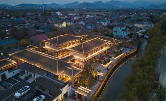 Floral Lux Hotel·Simple and Rustic hotel