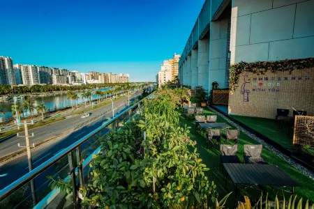 Huangma Holiday Nanyang Museum Hotel (Hailu Qilou Old Street) Отели рядом с достопримечательностью «Hainan Institute of Science & Technology»