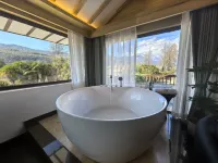 Wading Snow Mountain Resort Inn - ที่มีบาร์