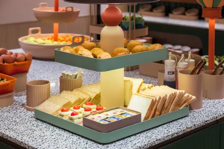 Orange Hotel (Haizhu Square Subway Station Branch, Beijing Road Pedestrian Street, Guangzhou) Отели рядом с достопримечательностью «Fengyuan Street No.33 Folk House»