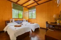 Shiquan Village Wooden House Hotel