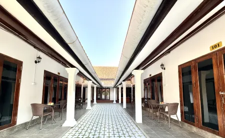 Xin Yaduo Hotel (Luang Prabang Old Town) Отели рядом с достопримечательностью «Wat Xieng Muan»