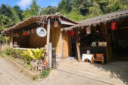 Mae Mae Home Отели рядом с достопримечательностью «Tree House Hideaway»